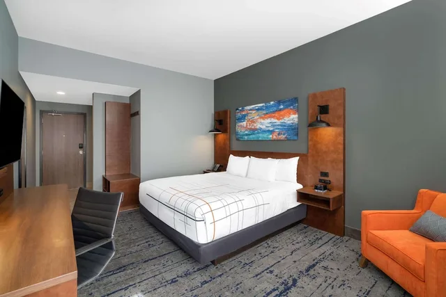 Efficiency, Studio, King Bed، La Quinta Inn & Suites by Wyndham Louisville East 3/5