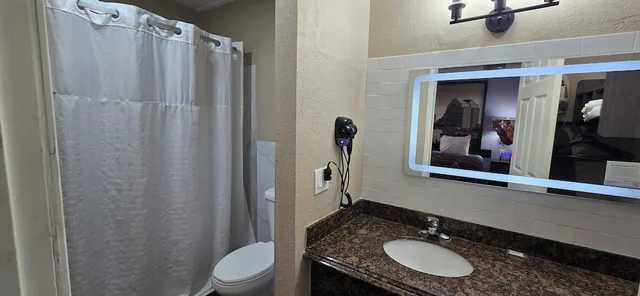غرفة بسرير كينج للمدخنين، Super 8 by Wyndham Corpus Christi Northwest 7/9