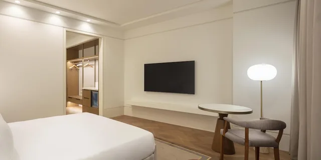 غرفة ديلوكس بسرير كينج، Grand Hyatt Izmir Istinyepark 4/7