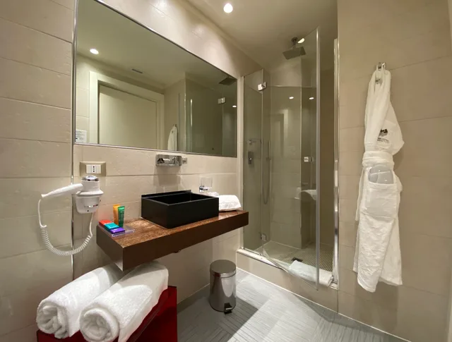 Loft, Junior Suite, King Bed, 2 Bathrooms, Dining Area, Sofa، Devero Hotel Spa, BW Signature Collection 5/6