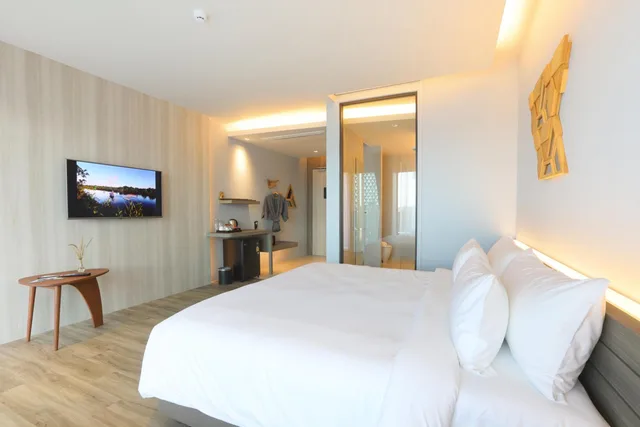 جناح جونيور بشرفة، The Signature Hotel Airport 3/7
