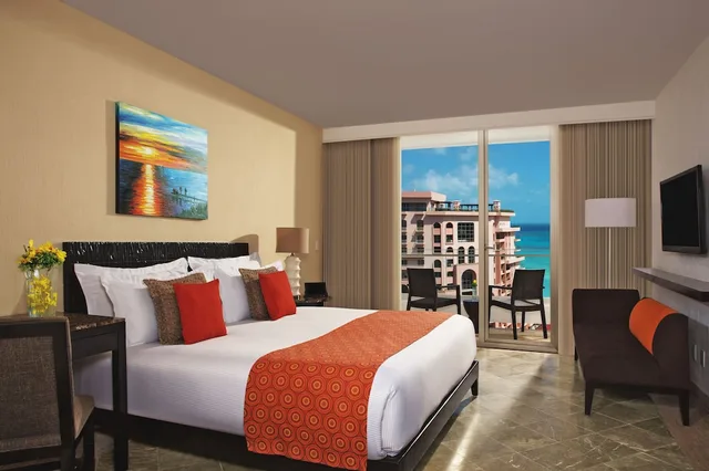 غرفة ديلوكس بسرير كينج بإطلالة على البحر، Krystal Grand Cancun All Inclusive 7/9
