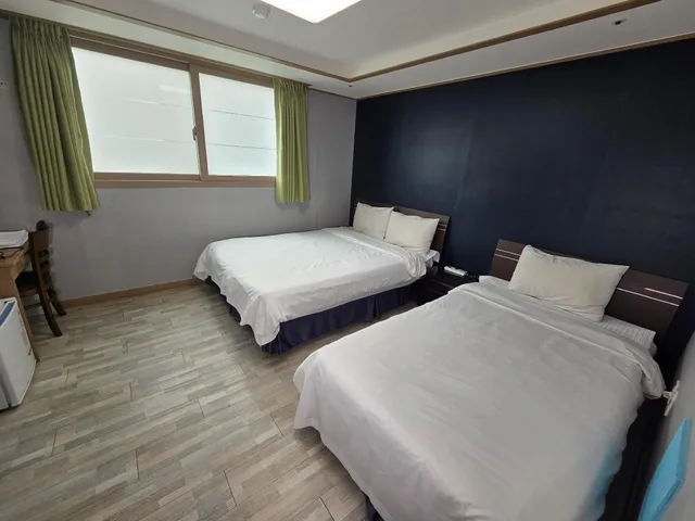 غرفة عائلية بسريرين منفصلين وسرير مزدوج وسرير فردي، Olle Tourist Hotel 1/3