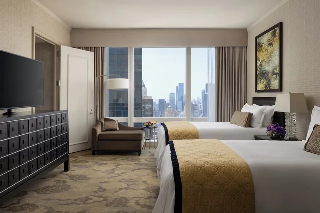 غرفة بسريرين منفصلين لذوي الإعاقة، Mandarin Oriental New York 1/5
