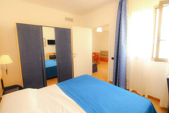 غرفة بسرير كوين بإطلالة على البحر بشرفة، Hotel Paladini Di Francia 2/5