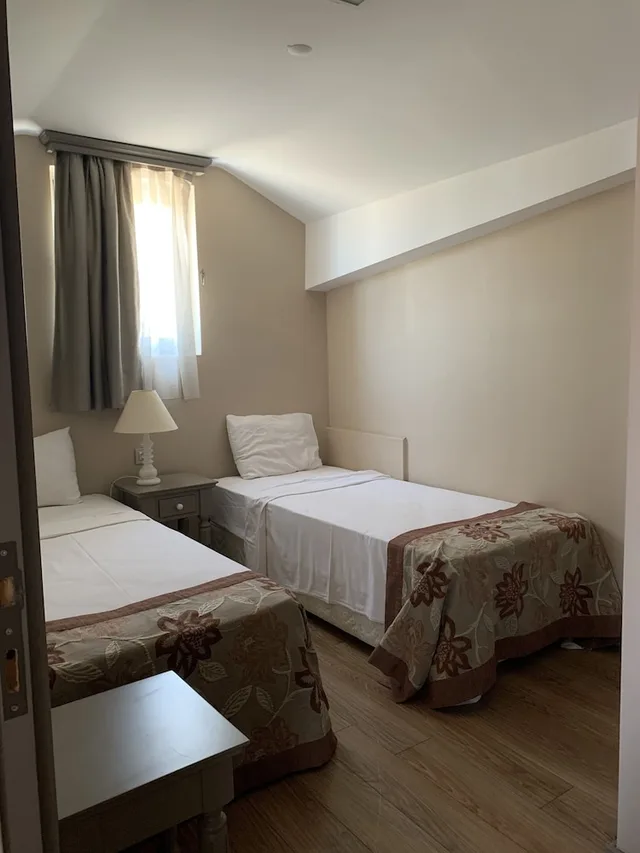 غرفة اقتصادية بسرير كوين وسريرين منفصلين مع أريكة، Daphne Residence 2/10