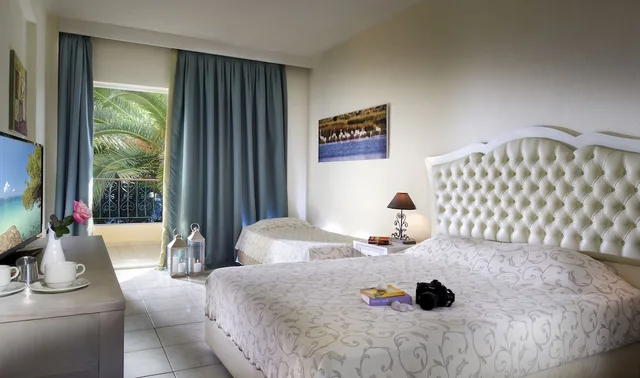غرفة قياسية بسرير مزدوج، Portes Beach Hotel 1/3