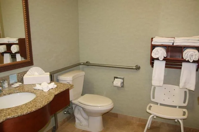 غرفة قياسية بسرير مزدوج، Hampton Inn Chihuahua 4/4