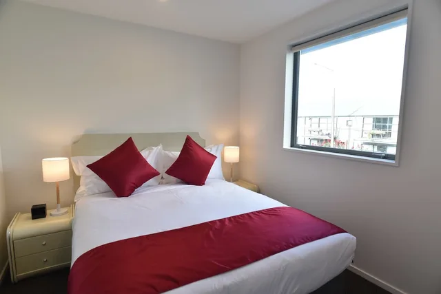 جناح بسرير كوين وسريرين منفصلين بإطلالة على الحديقة بغرفتي نوم، Bealey Plaza Motel 1/3