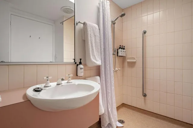 Upgrade, 1 Queen and 1 Single Bed، Comfort Inn The Pier 6/6