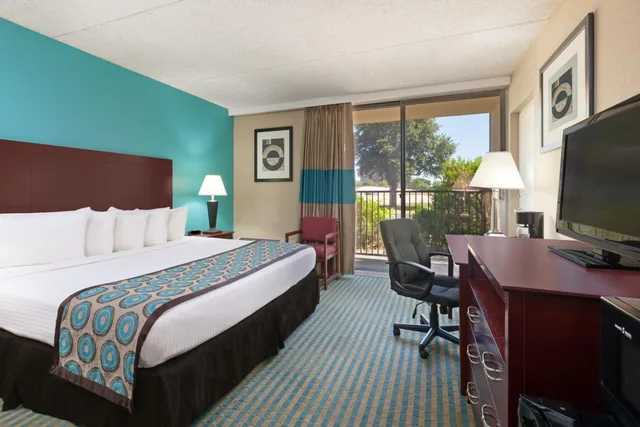 جناح عائلي بسرير كينج، Howard Johnson by Wyndham Arlington Ballpark / Six Flags 5/10