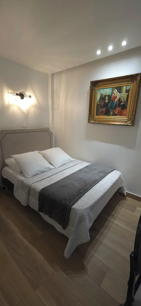Standard, Double Bed, No Elevator, CAMELIA PRESTIGE - PLACE DE LA NATION 1/10
