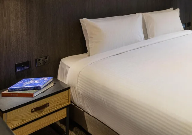 Classic, Double Bed, Movenpick Hotel Hobart 4/4
