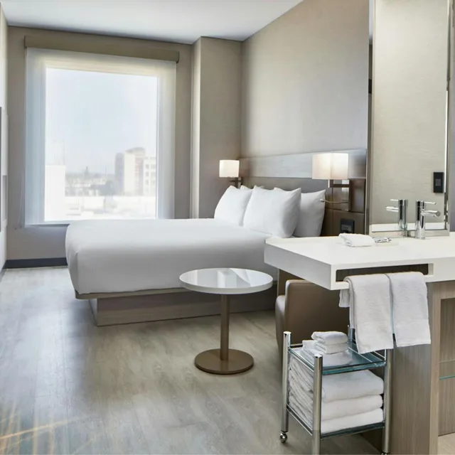 غرفة بسرير كينج بحوض استحمام لذوي الإعاقة، Ac Hotel By Marriott Sacramento 2/6