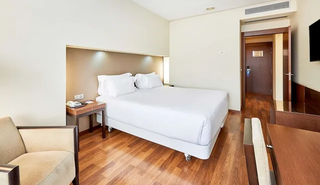 غرفة متصلة عائلية، Nh Sevilla Plaza De Armas Hotel 6/10