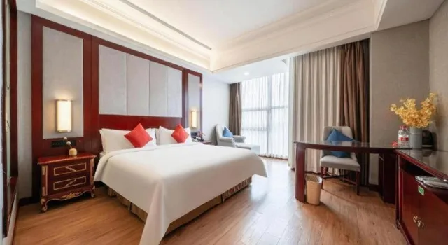 Deluxe, Double Bed, Vienna International Hotel (Shanghai Hongqiao National Exhibition and Convention Center Caobao Road) 2/2
