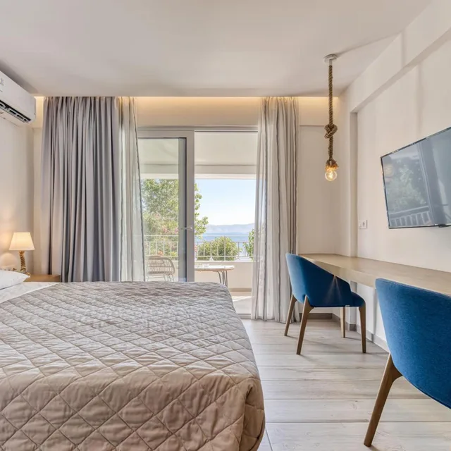 غرفة ديلوكس بسرير مزدوج أو سريرين منفصلين بإطلالة على البحر، Sirocco Hotel 9/10