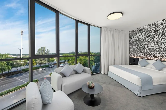 غرفة سيغنتشر بسرير كينج، Nest Hotel Aljada 2/4