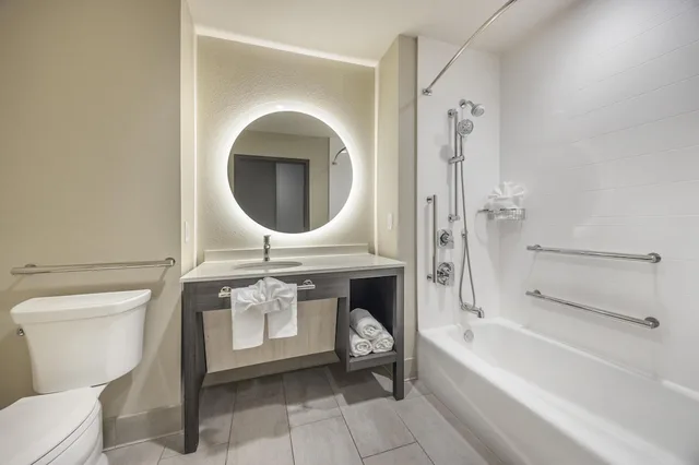 جناح بسرير كينج مع أريكة لذوي الإعاقة، Best Western Plus Executive Residency Jackson Northeast 6/7