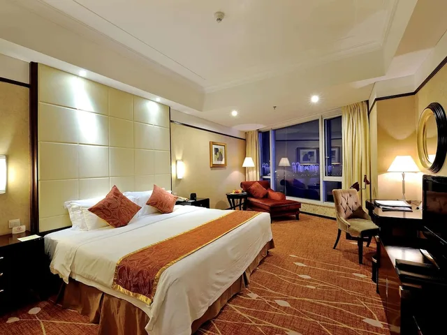 غرفة سوبيريور بسرير كينج بإطلالة على المدينة للمدخنين، Howard Johnson by Wyndham Pearl Plaza Wuhan 3/4