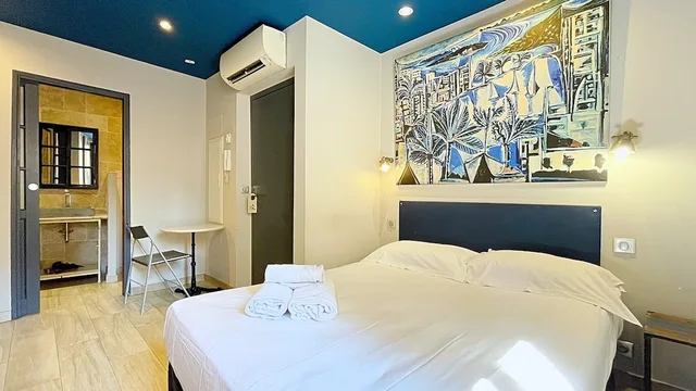 شقة بسرير كوين، Le Florian Hotel 2/5