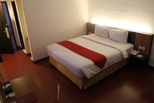 غرفة ديلوكس بسرير كوين، Hotel Grand Imawan 1/1