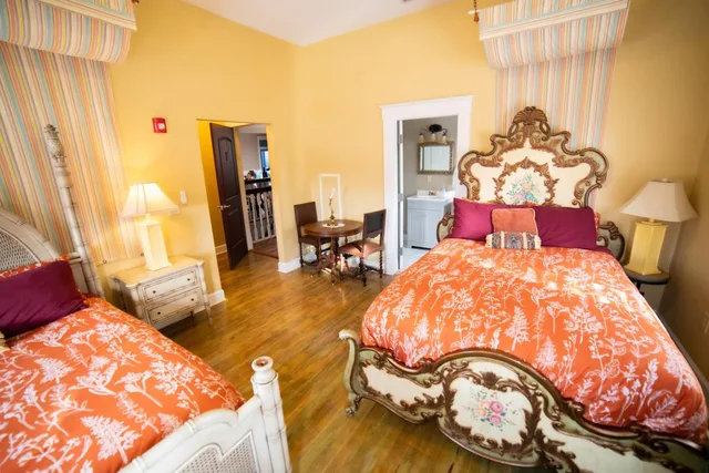 Caribbean, Style, Deluxe, 2 Queen Beds، Oak Tree Hotel 5/17