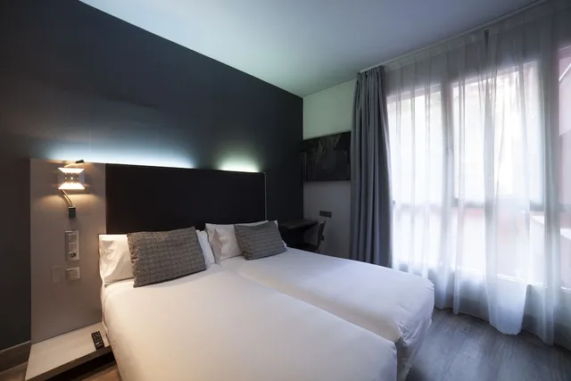 Room, Quadruple, Double and Bunk Bed, Petit Palace Plaza Espana 1/10