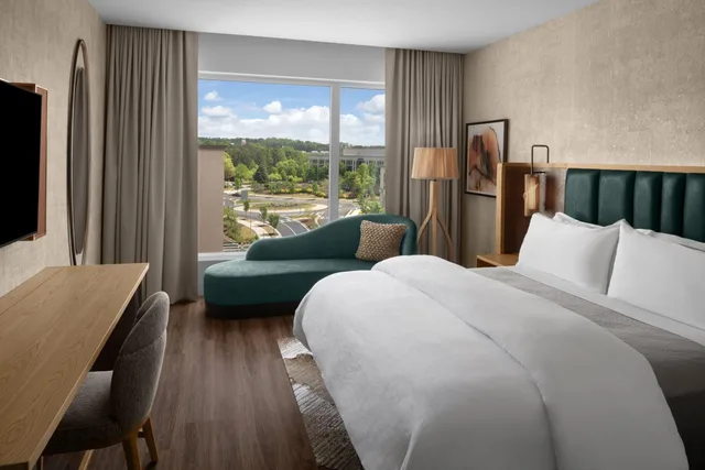 غرفة بسرير كينج في طابق مرتفع، The Westin Atlanta Gwinnett 1/6