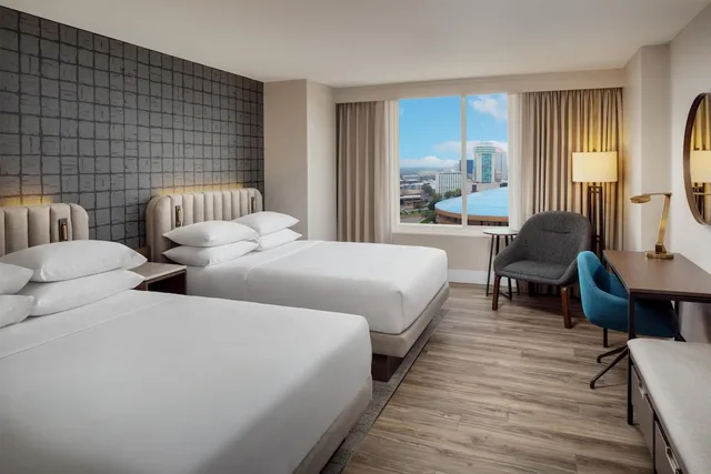 غرفة بسريرين كوين بإطلالة على النهر، Hyatt Regency Wichita 1/7