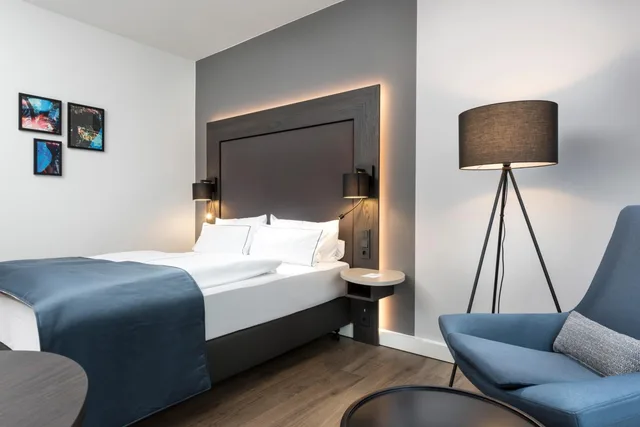 غرفة قياسية بسرير كينج وسرير كوين، HOLIDAY INN BERLIN CITY WEST 5/6