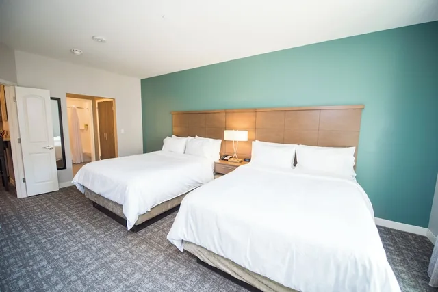 جناح بسريرين كوين بغرفة نوم واحدة بمطبخ لذوي الإعاقة، Staybridge Suites Houston Humble Generation Pk 1/3