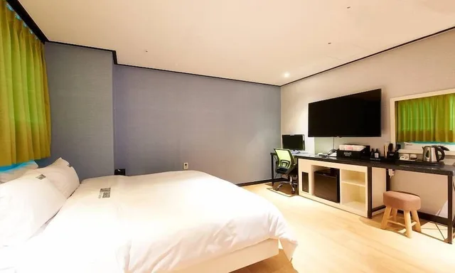 Deluxe, Queen Bed, No Parking، Hermes Hotel 4/8