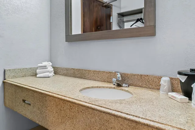 استوديو بسرير كينج، Red Roof Inn Flint 10/10