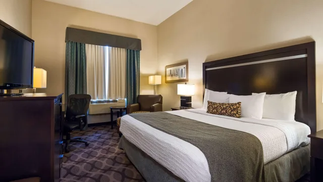 غرفة بسرير مزدوج، Best Western Plus Travel Hotel Toronto Airport 2/4