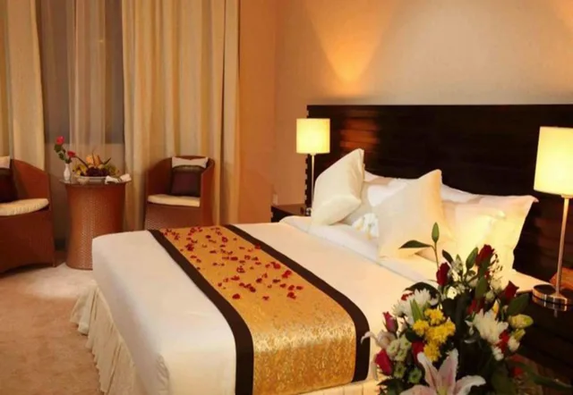 غرفة قياسية بسرير كينج وسريرين منفصلين، Savan Resorts 6/11