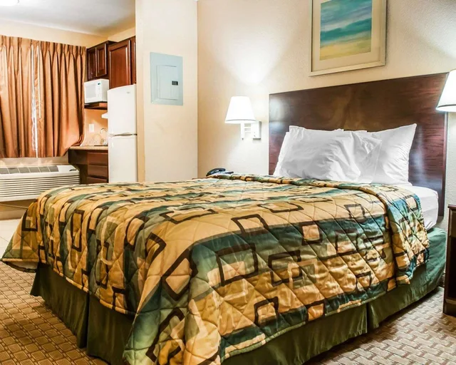 Efficiency, Queen Bed, Smoking، Suburban Studios Alamogordo 1/4