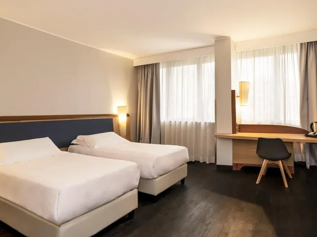 غرفة سوبيريور بسريرين منفصلين، Mercure Roma West 2/9