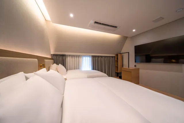 غرفة قياسية بسريرين منفصلين، Comfort inn Yeouido 1/10