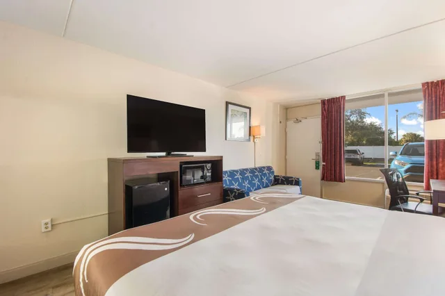 Upgrade, Suite, King Bed, Sofa، Quality Inn Bradenton Sarasota North 3/4