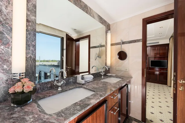 1 Bedroom, Ambassador, Executive, Suite، JW Marriott Hotel Berlin 5/5