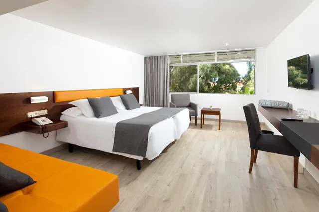 Superior, 3 Beds, Terrace, Hotel Atlantic El Tope 3/9