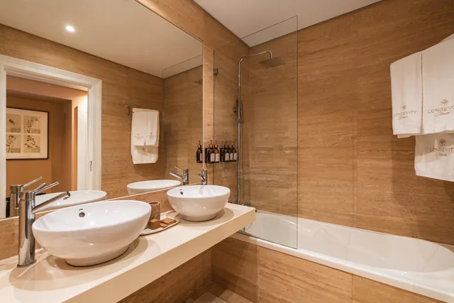 Deluxe, Double Bed, Side Sea View, Garden Access، Hotel Senhora Da Guia 8/10