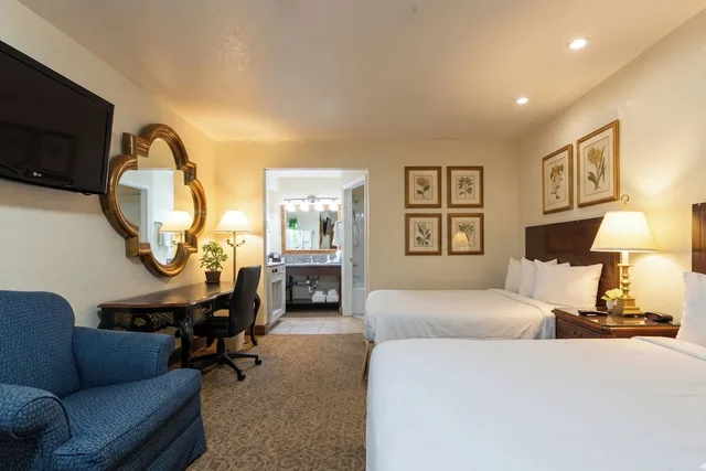 Suite - 2 Full Beds، Sacramento Inn & Suites Cal Expo I-80 2/10
