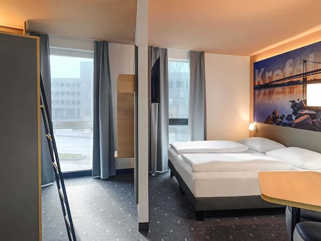 Room, Quadruple, 1 Queen and 1 Bunk Bed, B&B Hotel Krefeld 1/7