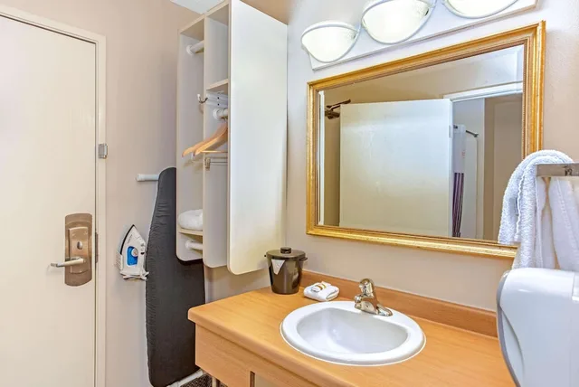 جناح ديلوكس تنفيذي بسرير كينج، La Quinta Inn Milwaukee Airport/Oak Creek 7/8