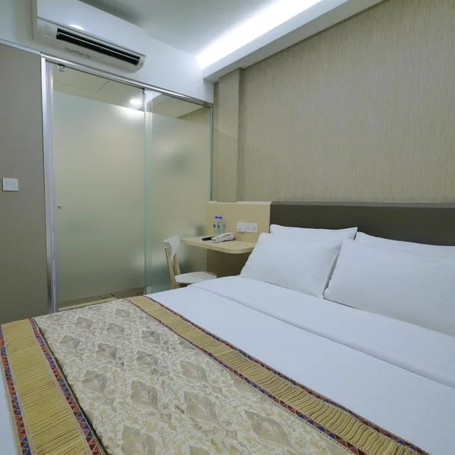 Standard, Double Bed, No Window، 33 Boutique Hotel 1/6