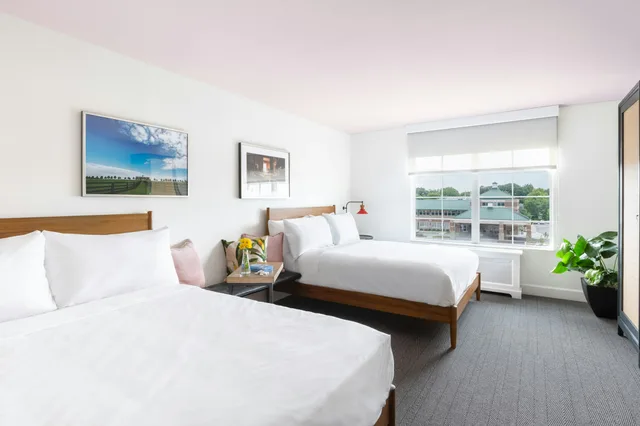 Elwood, Premier, 2 Queen Beds, Accessible، Elwood Hotel and Suites 1/3