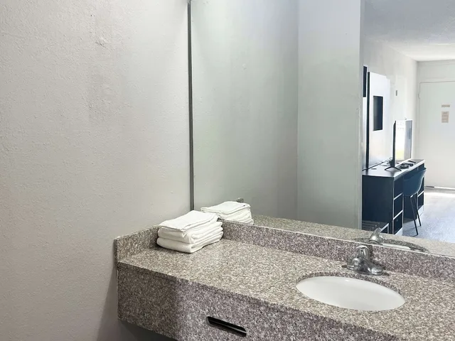 غرفة ديلوكس بسرير كينج للمدخنين، Motel6 Lugoff, SC 4/4