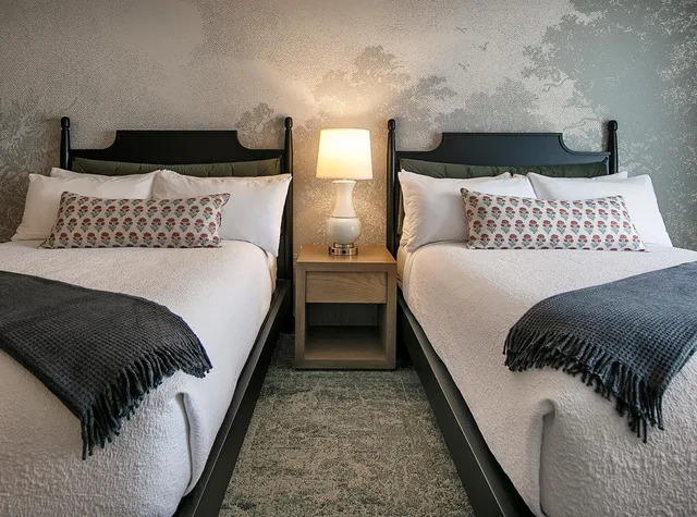 Deluxe, 2 Queen Beds, Fireside Inn On Moonstone Beach 2/6
